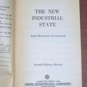 以下が含まれることがあります： ジョン・ケネス・ガルブレイス著「The New Industrial State」のペーパーバック版の表紙。この本は、ニュー・アメリカン・ライブラリー、タイムズ・ミラーのメンター・ブックです。改訂版の第2版です。