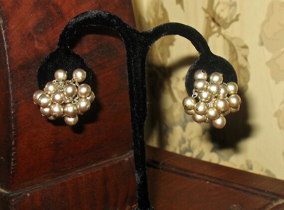 1950s Earrings, Small Faux Pearl Balls on 40s Scr… - image 6