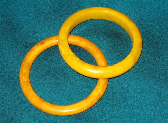 Two 1930s Bakelite Bangle Bracelets, 40s Dark Yel… - image 2