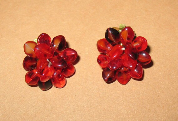 1950s Earrings, Red Marbleized Clip On Earrings, … - image 4