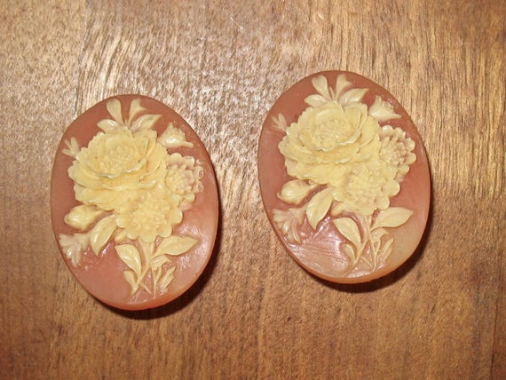 Early Carved Plastic Earrings, Clip On Floral Ear… - image 10
