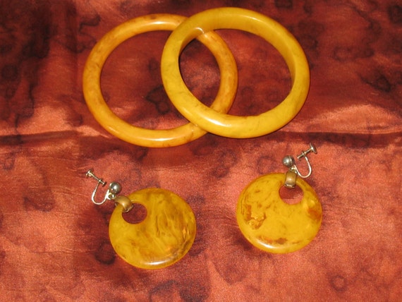 Two 1930s Bakelite Bangle Bracelets, 40s Dark Yel… - image 5