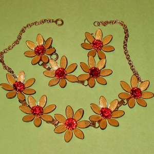 1930s Necklace and Bracelet Set, 40s Gold Tone Metal Necklace and Bracelet Set, Daisy Gold Tone Necklace with Red Prong-Set Rhinestones