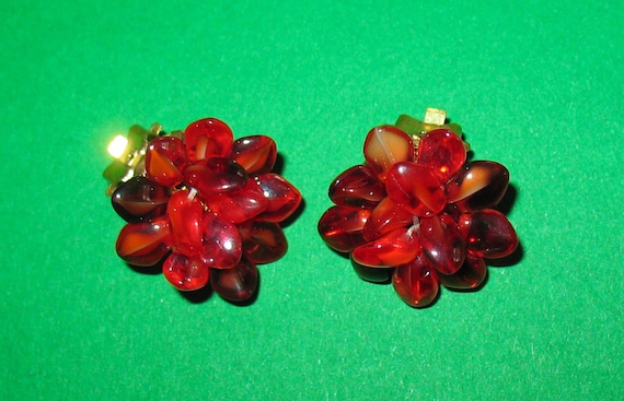 1950s Earrings, Red Marbleized Clip On Earrings, … - image 1