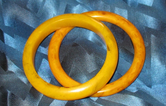 Two 1930s Bakelite Bangle Bracelets, 40s Dark Yel… - image 4