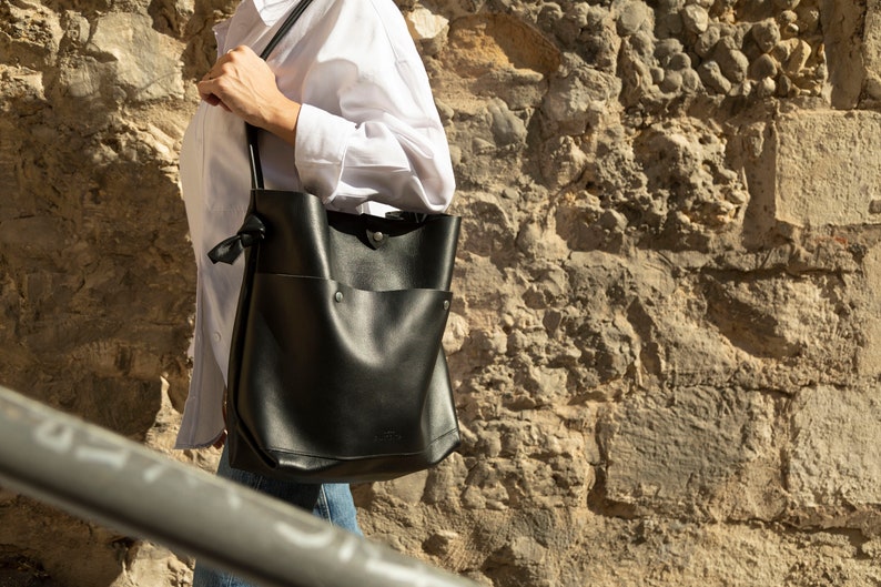 Handbag, shoulder bag, leather bag for women black color image 4