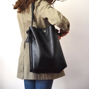 Handbag, shoulder bag, leather bag for women black color image 2