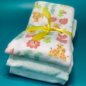 げっぷ布、赤ちゃんの必需品、巣ごもりパーティーギフト、ベビーシャワーギフト、赤ちゃんの贅沢ギフト、最高の赤ちゃんギフト、赤ちゃんの贅沢、女の子の赤ちゃん、動物、ドット