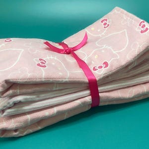 げっぷ布、赤ちゃんの必需品、巣立ちパーティーギフト、ベビーシャワーギフト、赤ちゃんの贅沢ギフト、最高の赤ちゃんギフト、赤ちゃんの贅沢、女の子の赤ちゃん、ハローキティ
