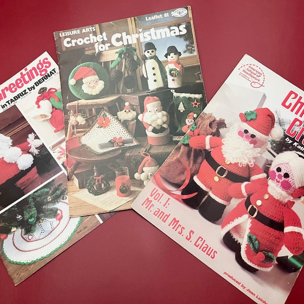 ASSORTMENT OF CHRISTMAS Crochet Knitting Pattern Booklets, Holiday Craft Projects Santa, Argyle Hanging Stocking, Bells, Tree Skirt, Slipper