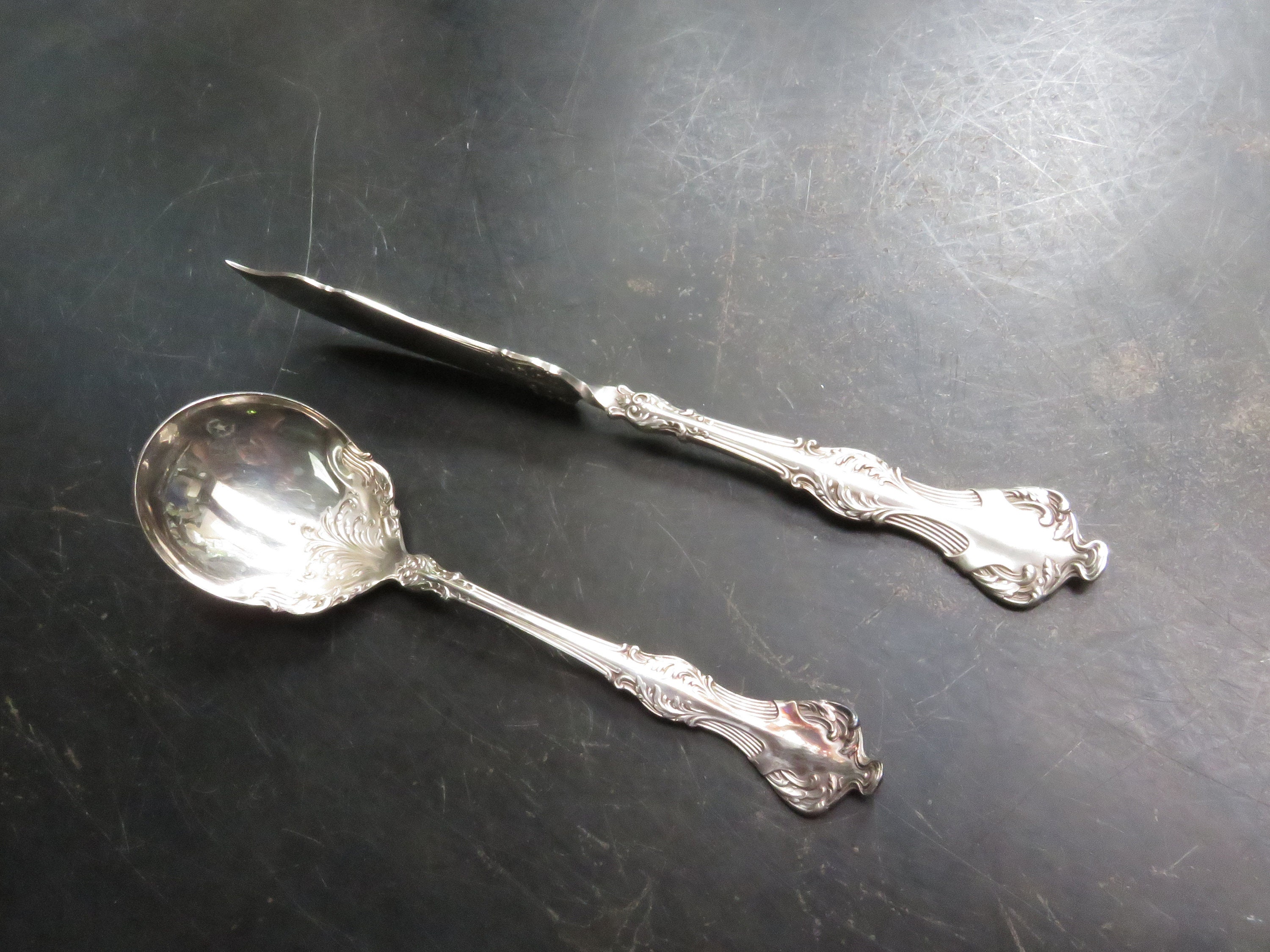 米国老舗 F.B. Rogersの銀のライオン足とライナー付 バターディッシュ 米国老舗 F.B. Rogersの銀のライオン足とライナー付 バターディッシュ