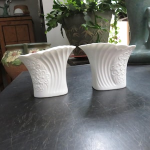 Vintage A K Kaiser Germany MCM Mid Century Modern Pair of Candle Holders White Floral Flower