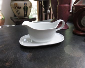 Vintage Arzberg White Modern Gravy Boat with Attached Underplate