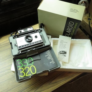 Vintage Polaroid Model 320 Land Camera In Original Box