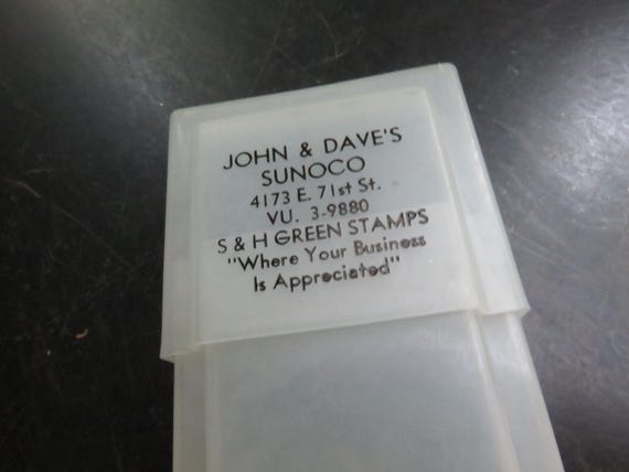 Vintage Plastic Adjustable Lid Cigarette Pack Holder Advertising John &  Dave's Sunoco Gas Service Station