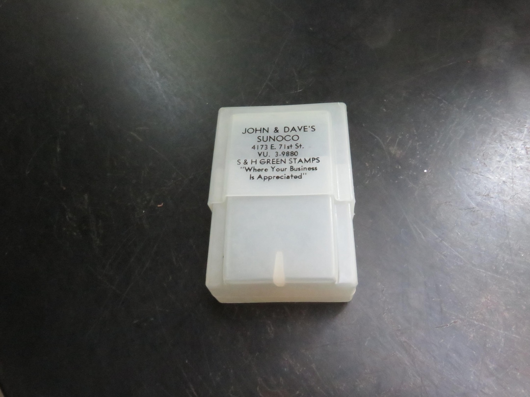 Vintage Plastic Adjustable Lid Cigarette Pack Holder Advertising John &  Dave's Sunoco Gas Service Station