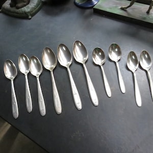 Vintage Lot of 11 Community Plate Grosvenor Teaspoons Serving Table Silverware Silverplated