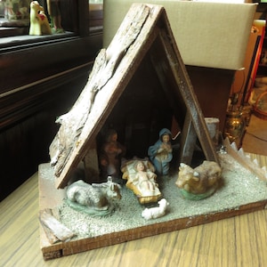 Vintage Nativity Manger Christmas Wood Moss Baby Jesus MCM Mid Century