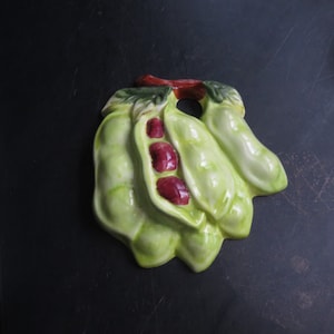 Vintage Pea Pod Ceramic Kitchen Wall Plaque