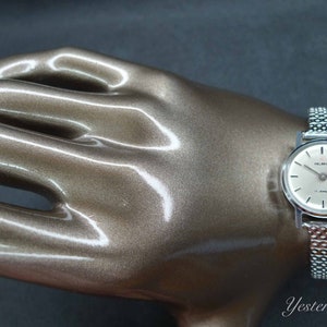 Helbros Ladies Watch 1960&#39;s West German 17 Jewel Manual Movement