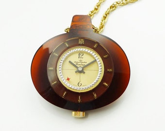 American Heritage Trice Hanghorloge Dames 1960 Zwitsers 1 Jewel Handmatig Uurwerk Acryl Kast Compleet Met Ketting