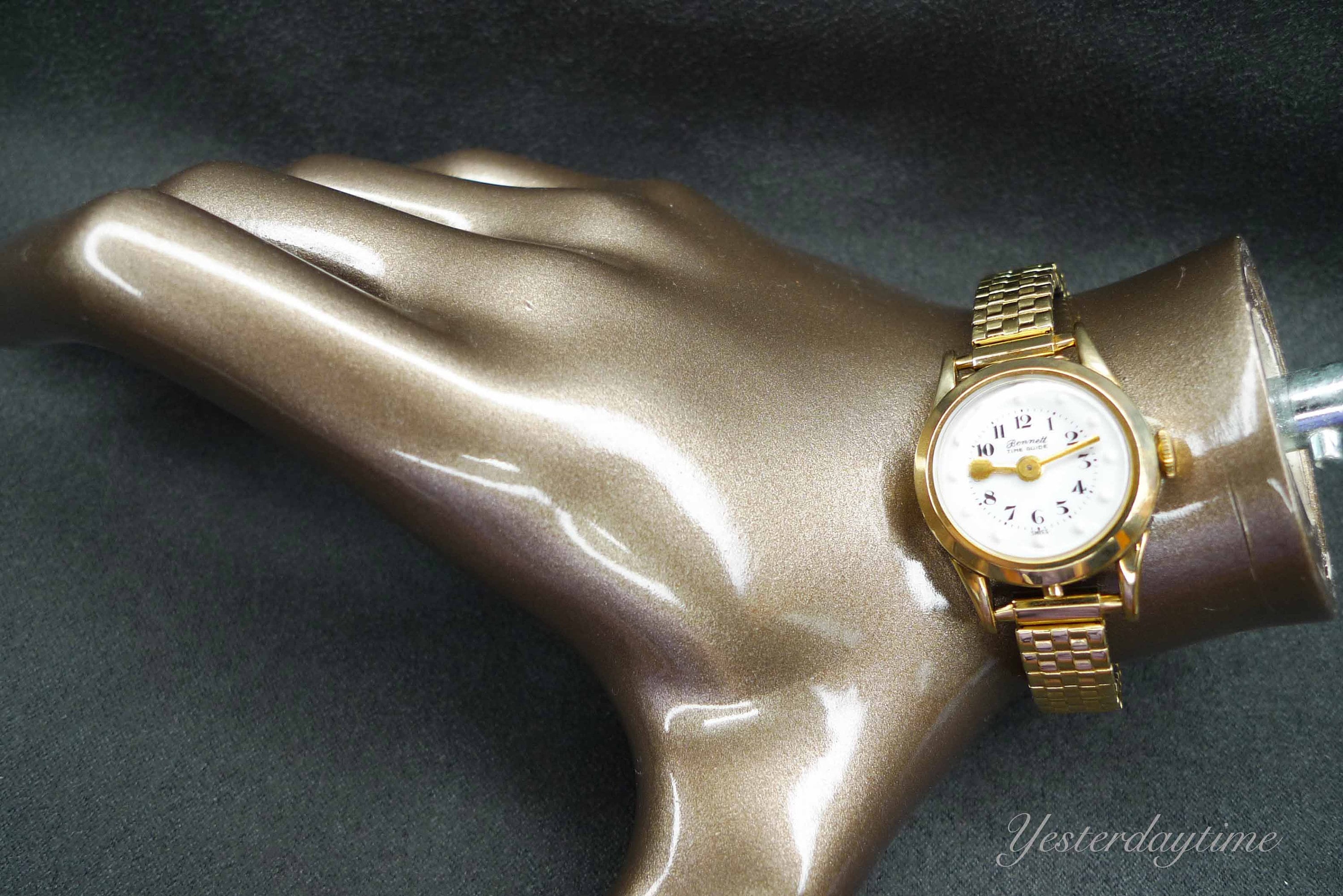 【1950年代頃】MANSON 白文字盤 スイス製 ヴィンテージ 手巻き腕時計 1950年代頃】MANSON 白文字盤 スイス製 ヴィンテージ 手巻き腕時計