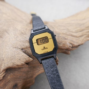 Lorus 1980&#39;s W204-4340 Japanese Ladies Retro Quartz LCD Watch