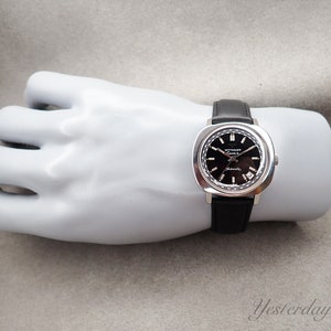 Wittnauer Geneve (Longines) 1970's Black & Grey Date Dial Men's Watch Swiss 17 Jewel Automatic Movement Stainless Steel Case