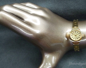 F.Hinds Women's Watch 1960's Swiss Made Manual 17 Jewel Movement
