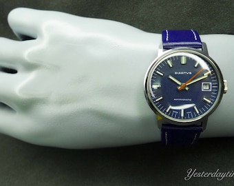 Diantvs blauwe wijzerplaat uit de jaren 70 met datumvenster Herenhorloge Zwitsers gemaakt 1 juweel handmatig uurwerk