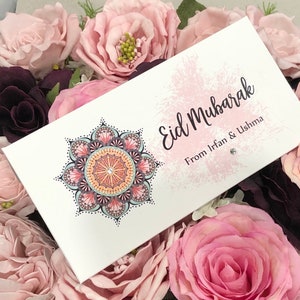 Personalised Eid envelope with a pretty Mandala design printed onto white quality 300gsm card. Front reads Eid Mubarak with name/s of person gifting. 
Finished with diamante for extra sparkle.