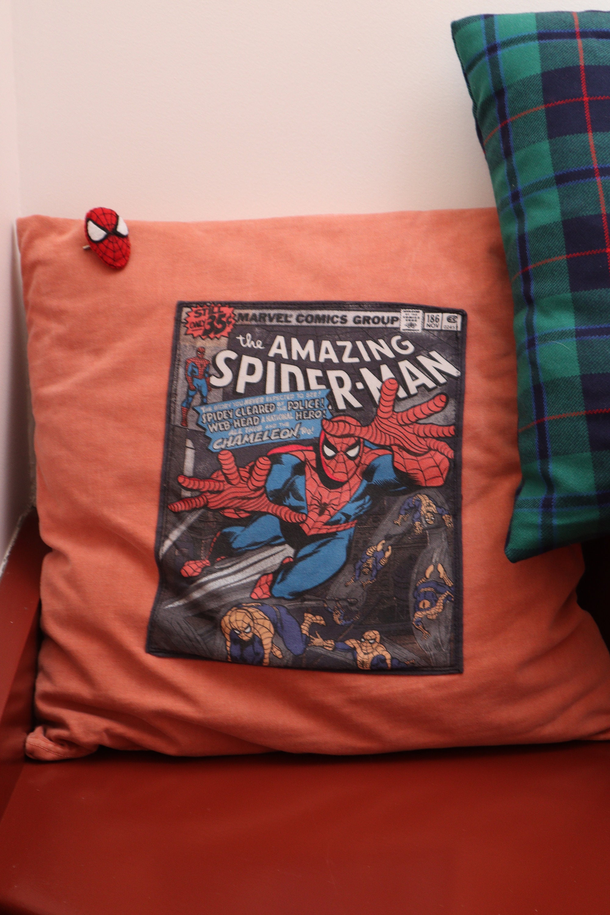 Coussin Décoration Spiderman Vintage en Tissu Recyclé