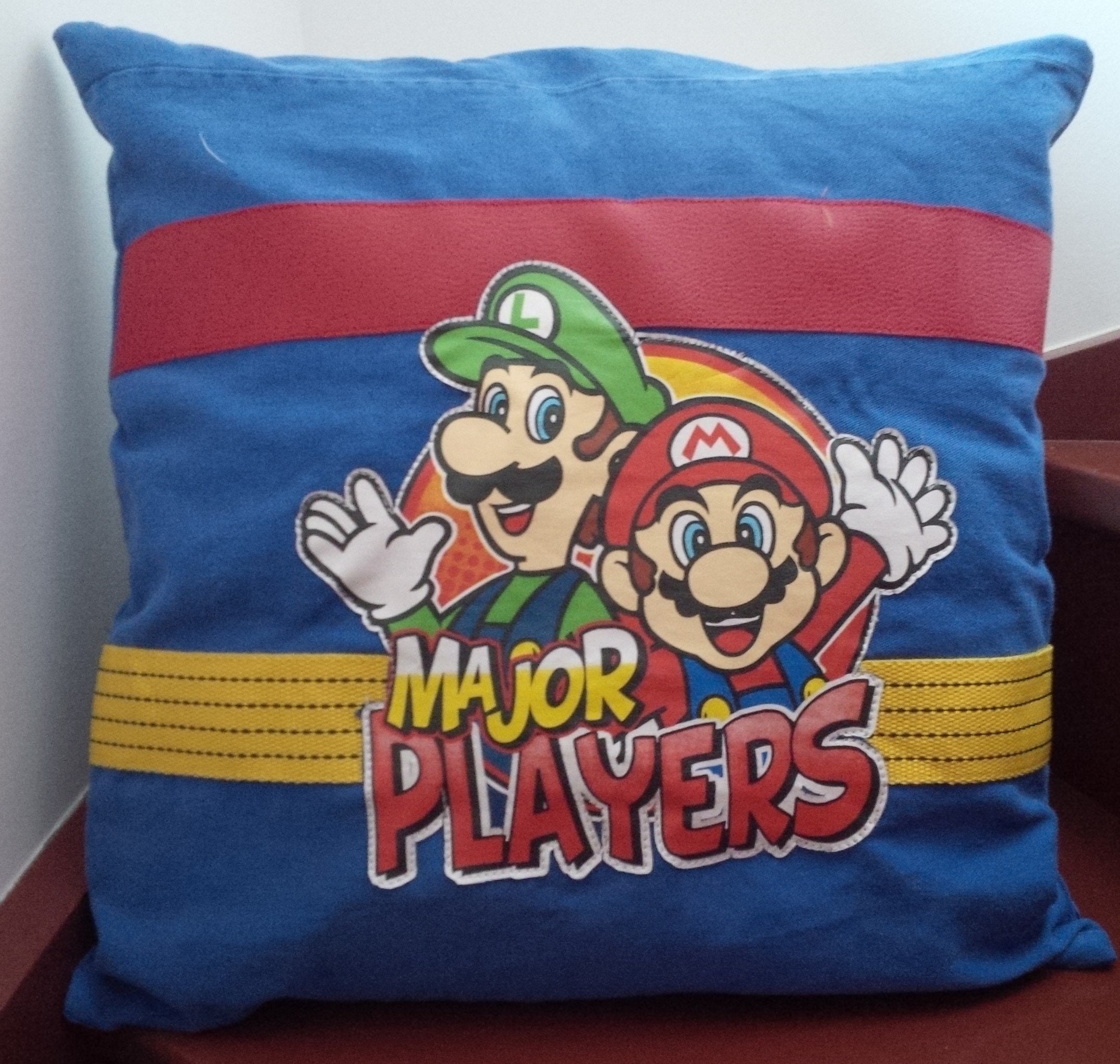 Coussin Décoration Super Mario Retro Gaming en Bleu de Travail Recyclé