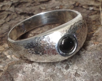 Sterling Silver Hammered Texture Ring with Black Star Saphire