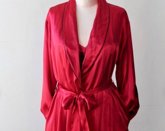 HALSTON Short Peignoir Dressing Gown Satin Lingerie Honeymoon Lingerie Bridal Robe Vampire Red Black Floral Applique Nightie Robe Set