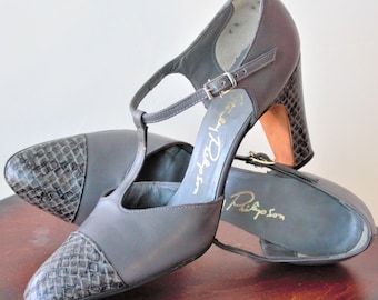 Mary Jane T Strap Heels by Stanley Philipson size 8 Snake Skin Cap Toe Heels Shoes All Leather Gray 1970's Shoe Dove Gray Secretary Heels