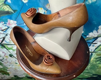 50s Haute Couture Stiletto Pump Olive Tan Leather Heels Copper Brown Silk Rosette Toe Sexy Secretary High Heels Pumps 5 1/2 ERICA Bullocks