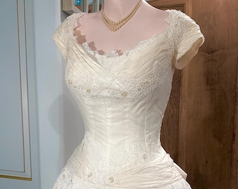1950s Priscilla of Boston Couture Wedding Dress: Cream Silk Organza Lace, Size S