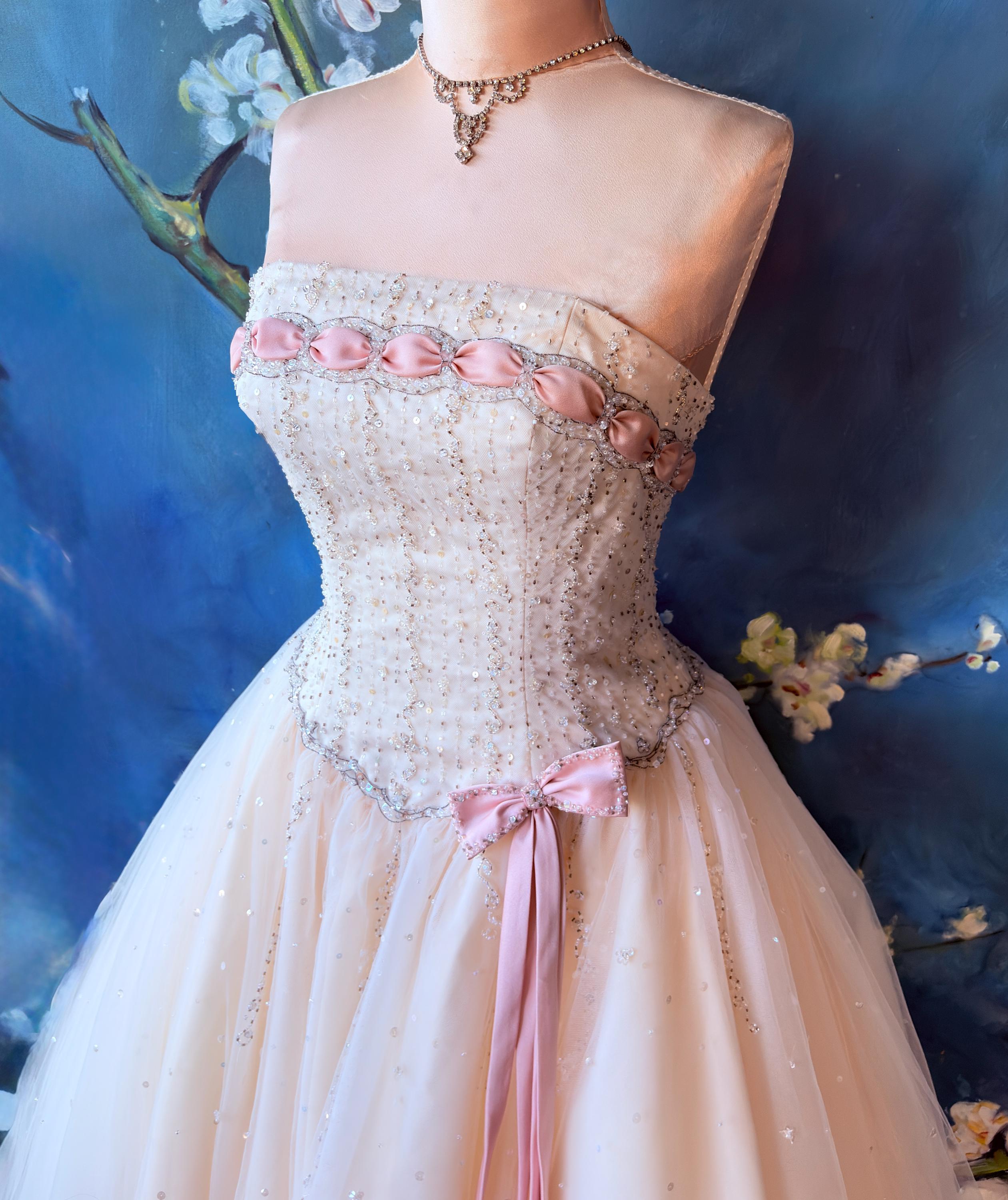 vintage pink beaded dress Size:Coat Size 38 As Pictured Built size: 20 Velvet & Chiffon Tuxedo