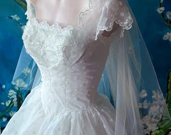 1950s Priscilla of Boston Couture Wedding Dress: Silk Organza Lace, Size S