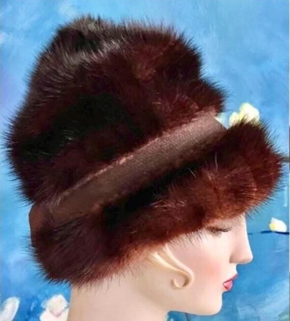 Couture Miss Dior Mink Fur Cloche Hat: 1950s Dr Zhivago  display picture 1