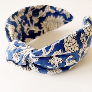 Kobalt blauwe hoofdband, Top Knot Floral hoofdband, brede haarband, zomer haaraccessoires, Boho geknoopte hoofdband, cadeau voor haar