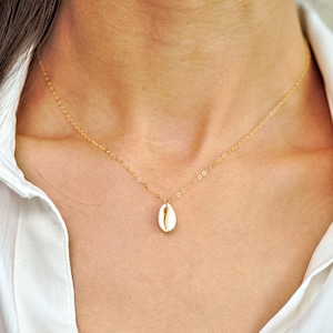 Cowrie Shell Necklace, Tiny Shell Necklace, Real Seashell Necklace, Real Shell, Tahiti Necklace, Cowrie Shell Jewelry, Seashell Jewelry