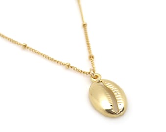 Collier en coquille de cowrie d’or, collier tropical, pendentif en coquille d’or, collier de coquillages, collier de coquillages, bijoux en coquille délicate, petite cowrie