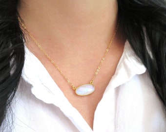 Rainbow Moonstone Necklace Gold, Dainty Moonstone Pendant, Moonstone Blue Flash, Gold Filled Chain, Moonstone Jewelry, Short Moonstone