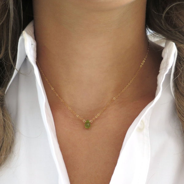 Tiny Floating Peridot Necklace Gold, Dainty Peridot Necklace for Women, Teardrop Peridot Pendentif, Peridot August Birthstone Necklace Gift