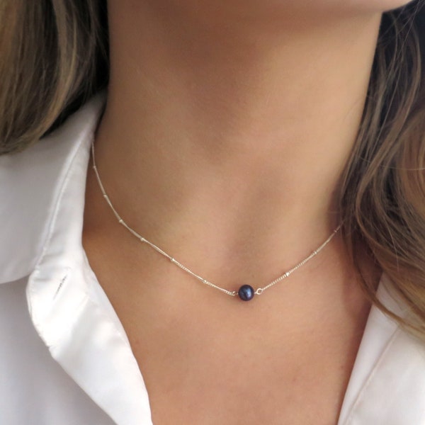 Schwarze Perlenkette, sich hin- und herbewegender Perlenanhänger, Solitärperlenkette, Einzelperlenschmuck für Frauen, silberfarbene Perle, kleine Perle