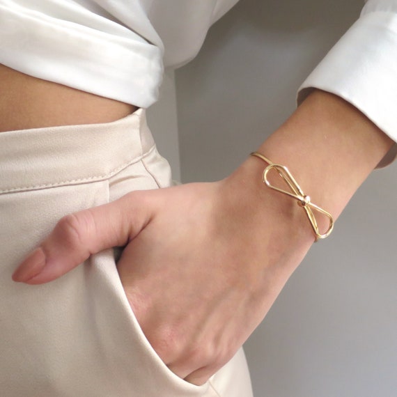 Tiny Gold Garnet Bracelet