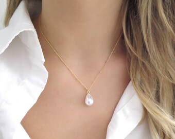 Pearl Necklace, Gold Pearl Pendant, Wedding Necklace, Bridesmaid Necklace, Gift For Her, Pearl Jewelry, Everyday Necklace