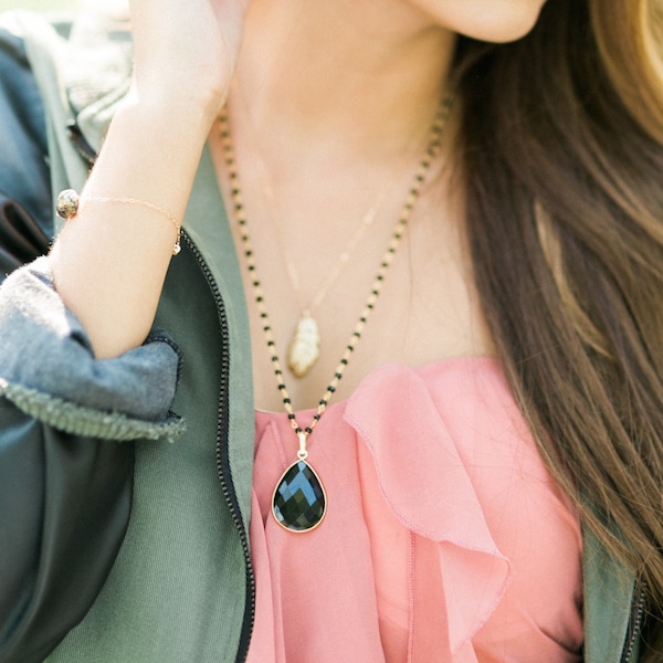 Black Onyx Pendant Necklace, Gold Feather Necklace, Gold Layer Necklace, Delicate Gold Chain, Rosary Chain, Feather Necklace, Boho jewelry